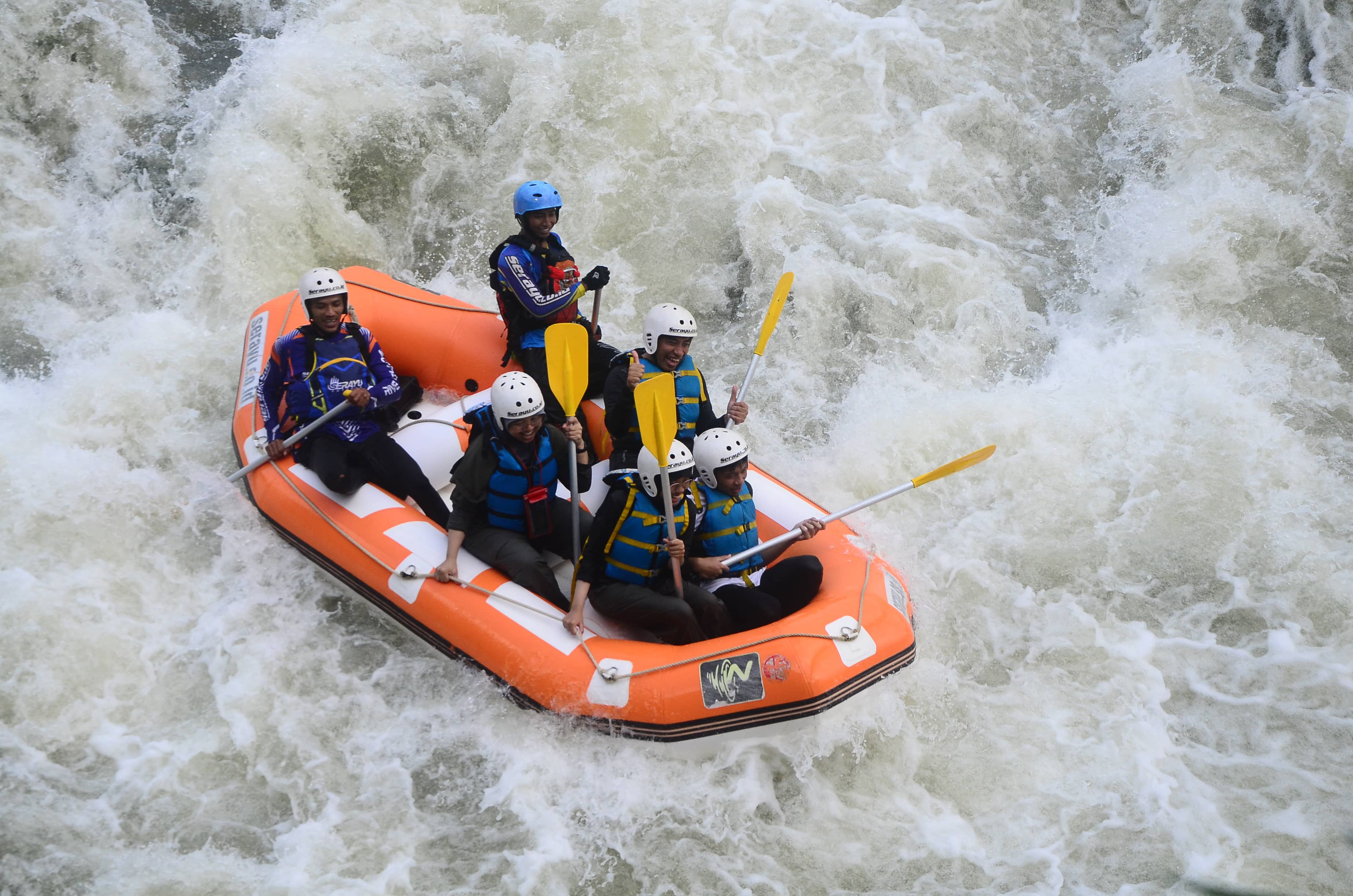 Panduan Lengkap Rafting Sungai Serayu Banjarnegara: Harga, Rute, & Tips